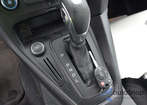 2015 Ford Focus Se z USA, uszkodzony, nr VIN 1FADP3F21FL335143